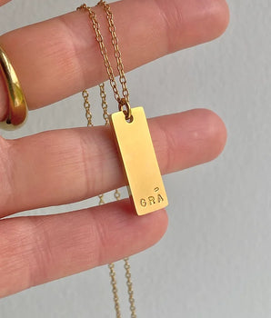 Grá Bar Necklace